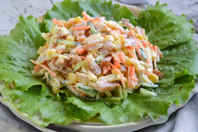 Салат с копчёной курицей - рецепт