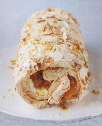Рулет из меренги с абрикосами - рецепт