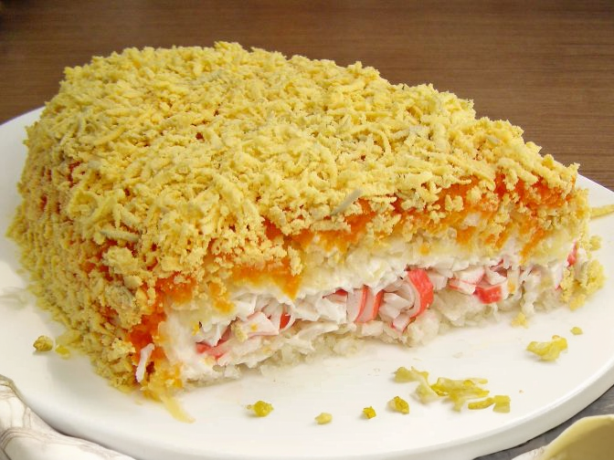 Нежный салат с крабовыми палочками - рецепт