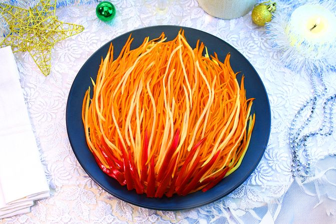 Салат 'Дыхание дракона' с курицей, картофелем и морковью по-корейски - рецепт